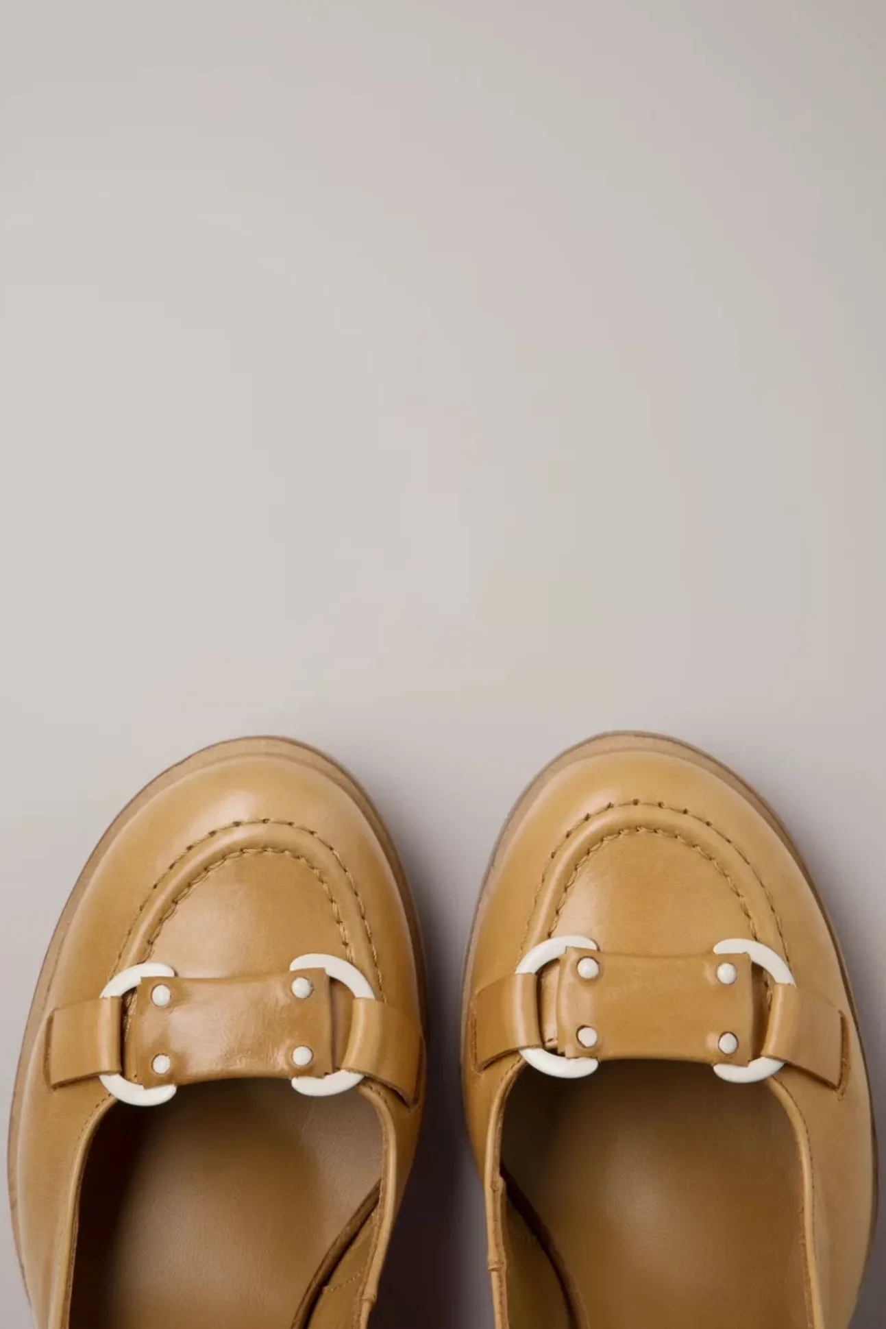 Amelie Leather Slingback Pumps In Licht Cognacbruin