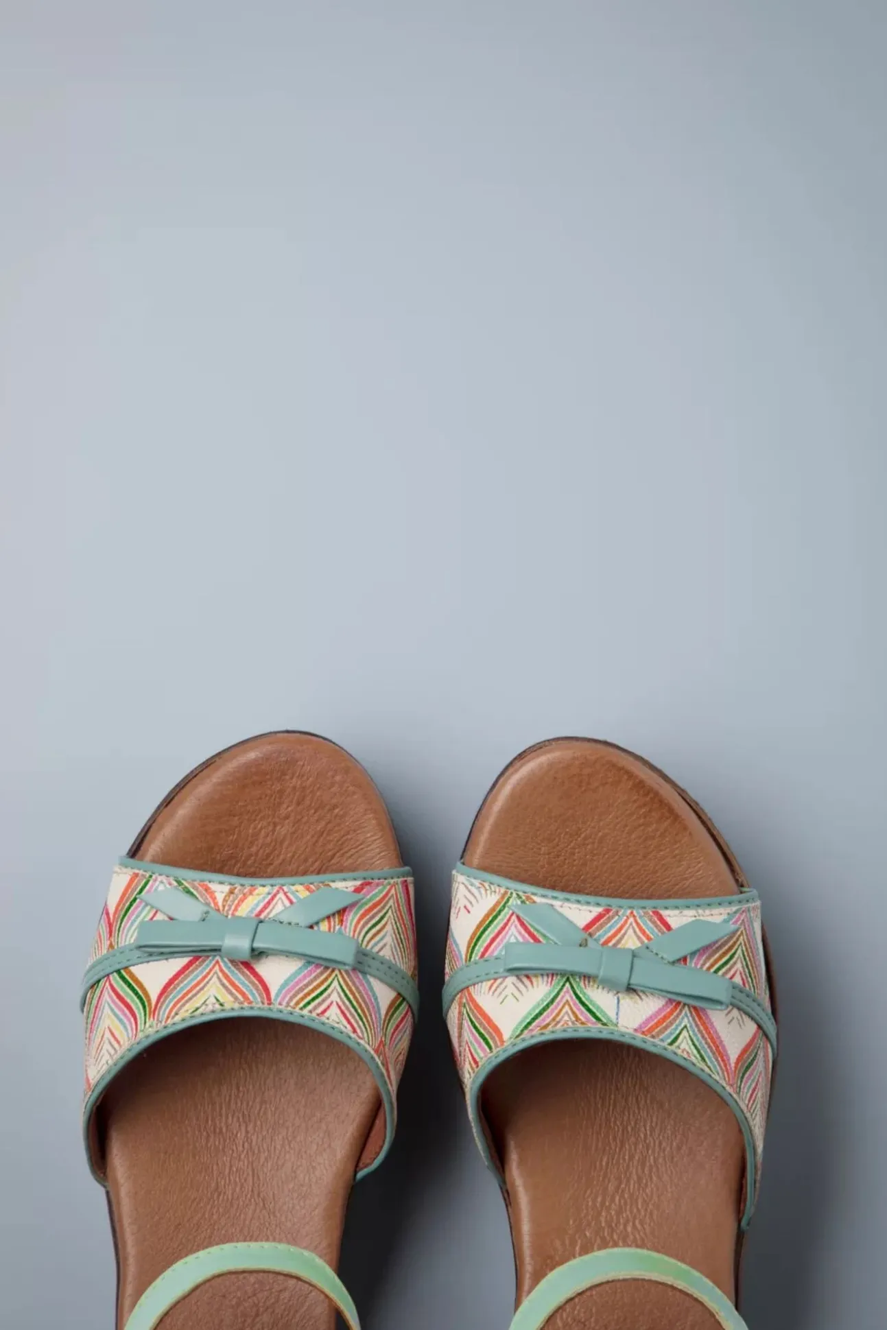Bora Flower Platform Sandals In Ijsblauw