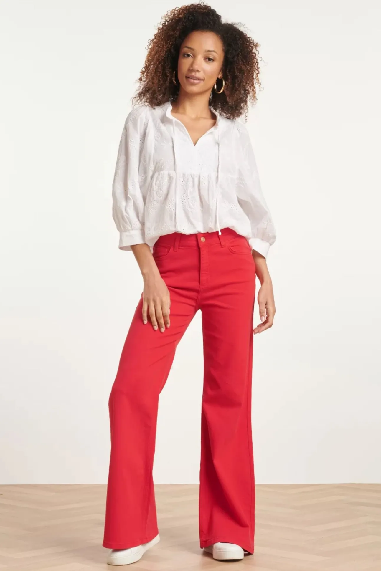 Fae Flared Jeans In Rood