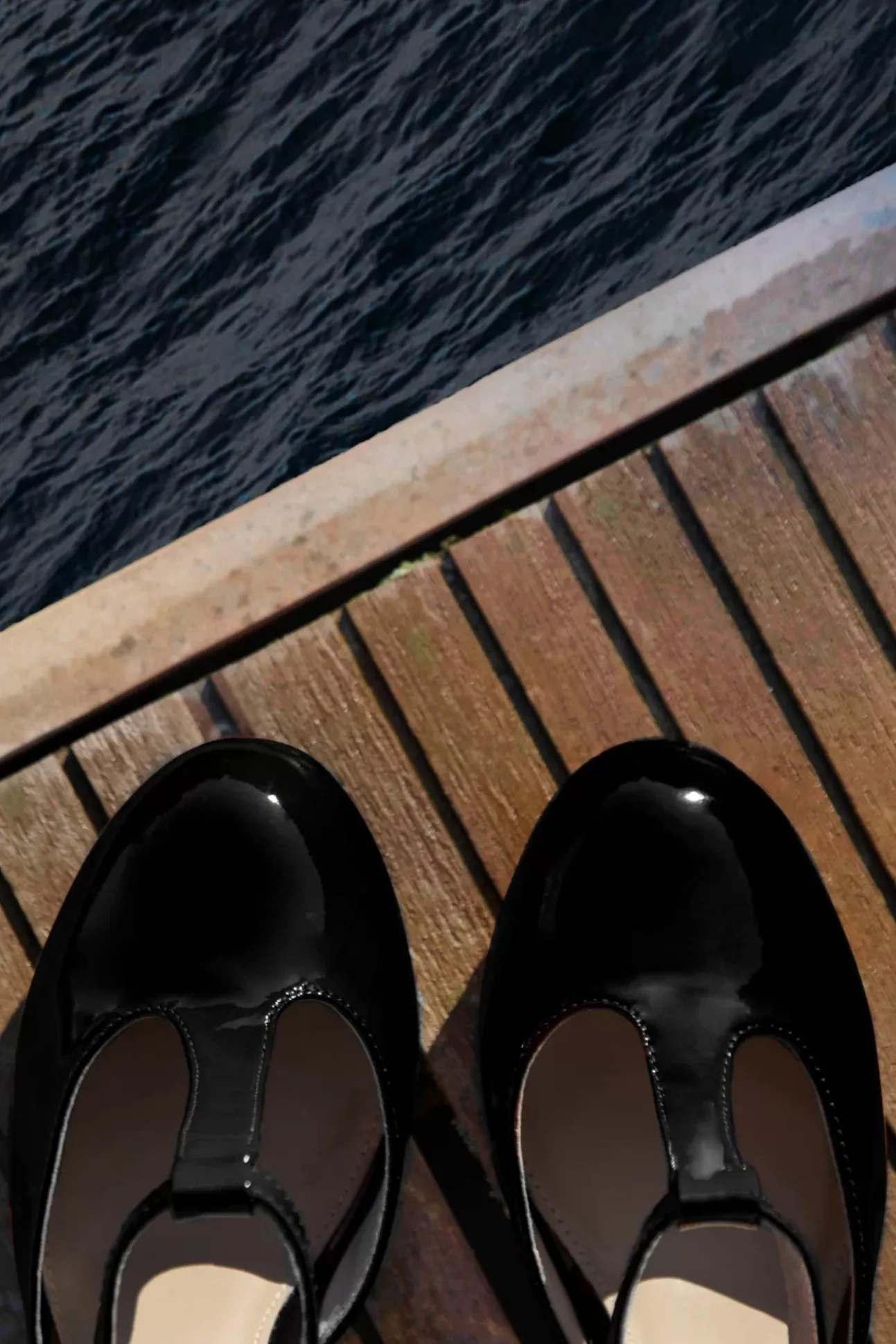 June Effortlessly Elegant Lakpumps In Zwart