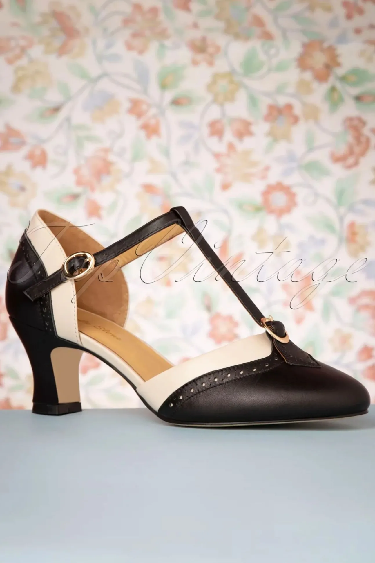 Luxe Parisienne T-Strap Pumps In Zwart En Creme