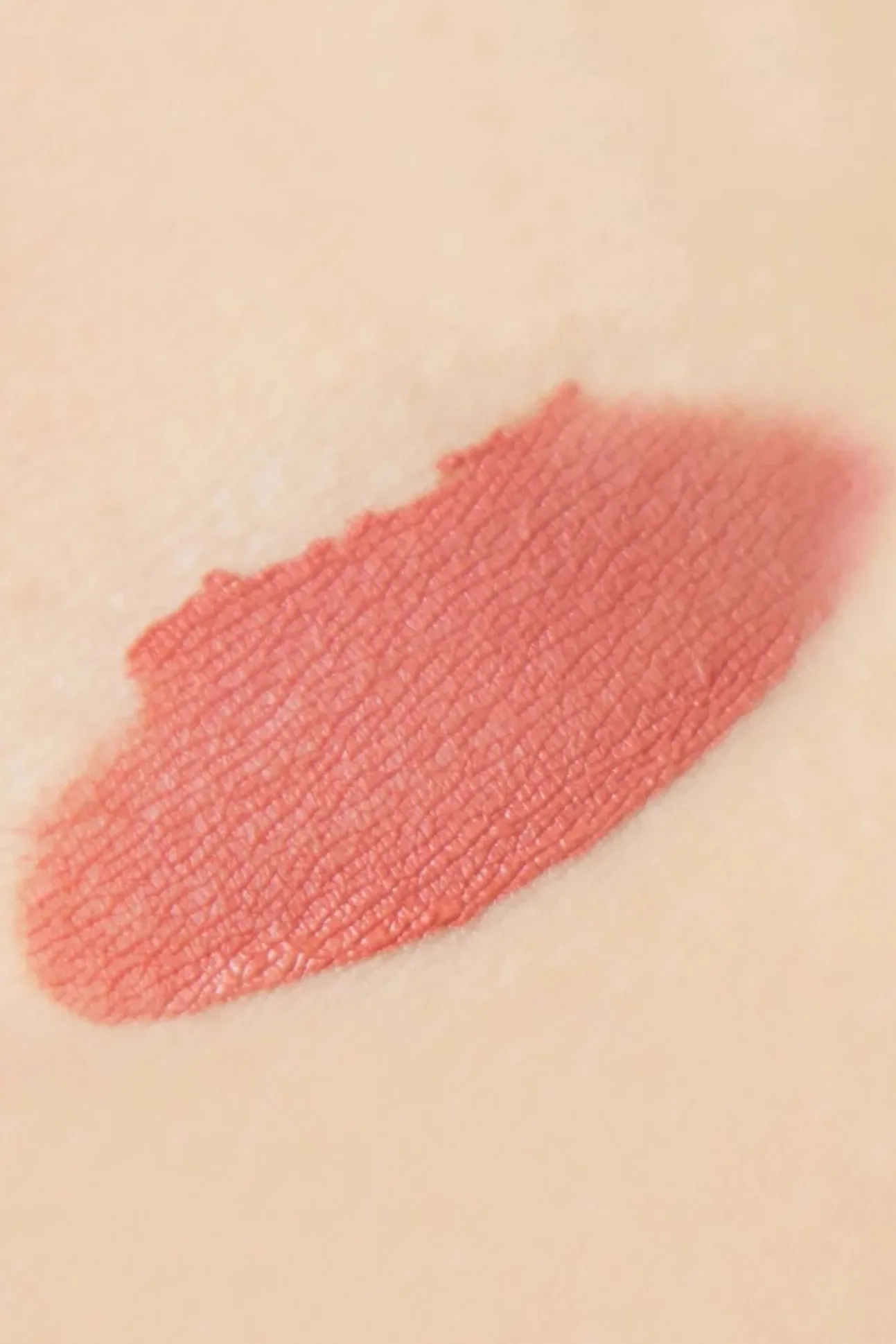 Maak Kennis Met Matte Hughes In Honest Coral