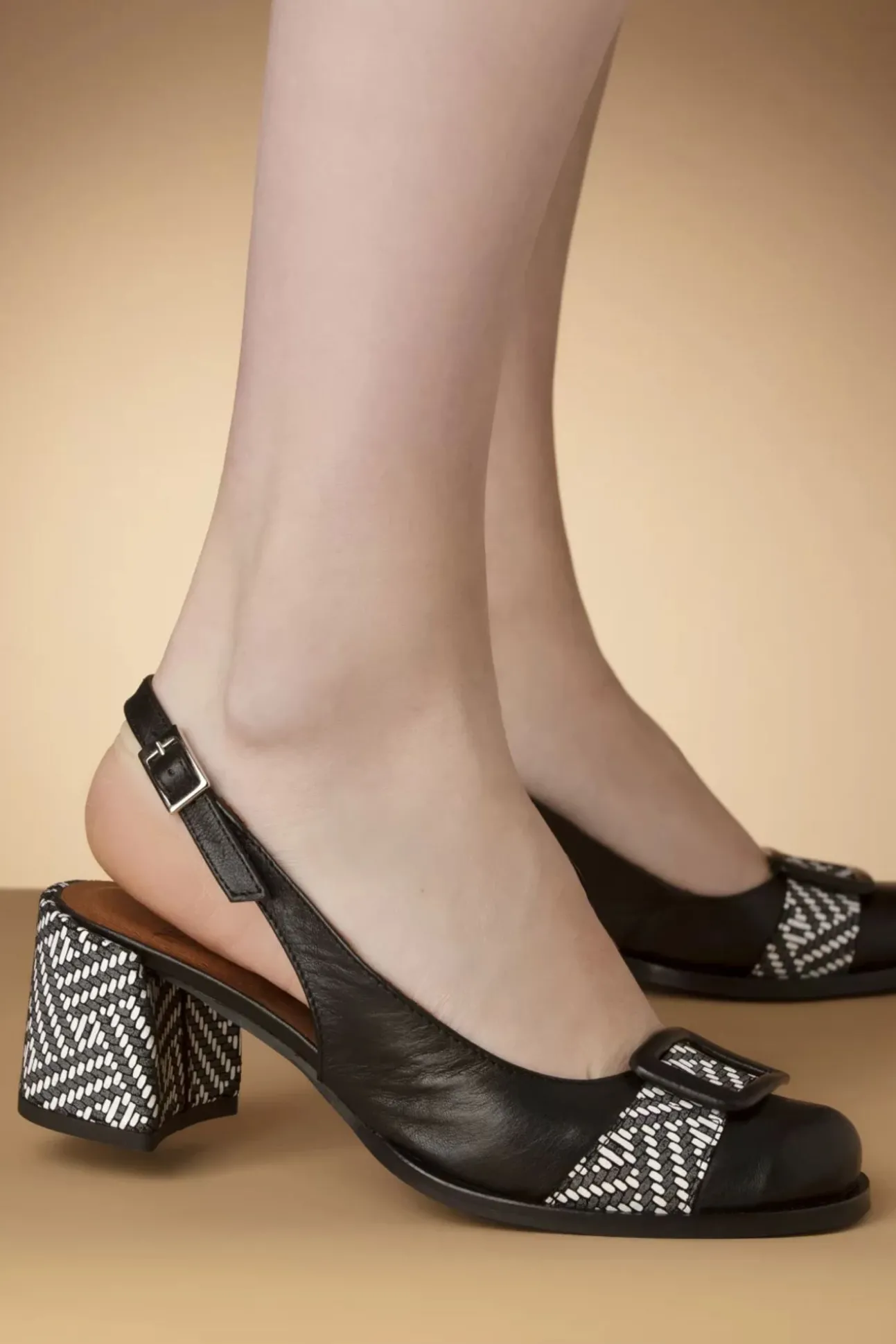 Rebeca Lederen Slingback Pumps In Zwart