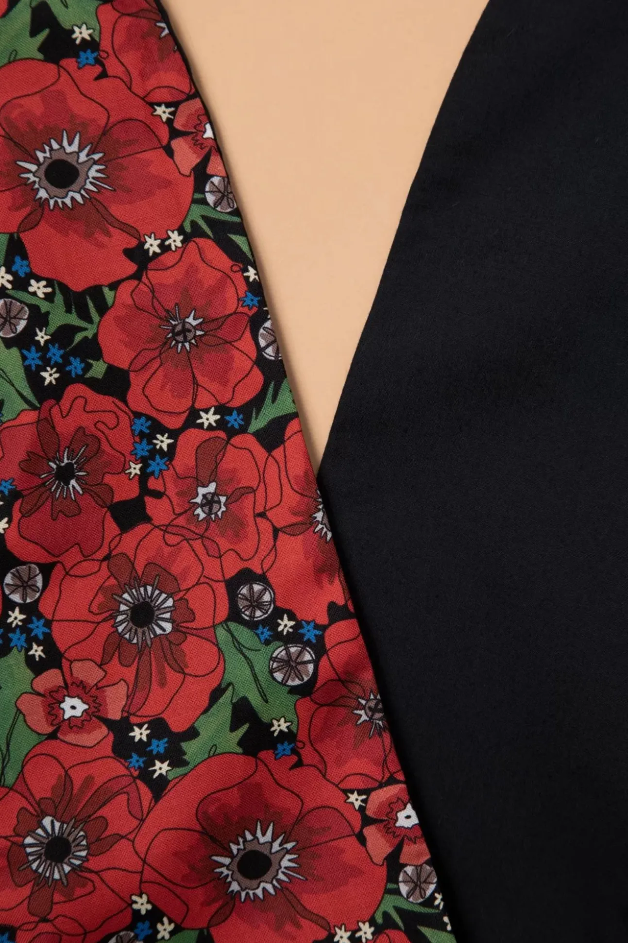 Retro Poppies Haarsjaal In Zwart En Rood