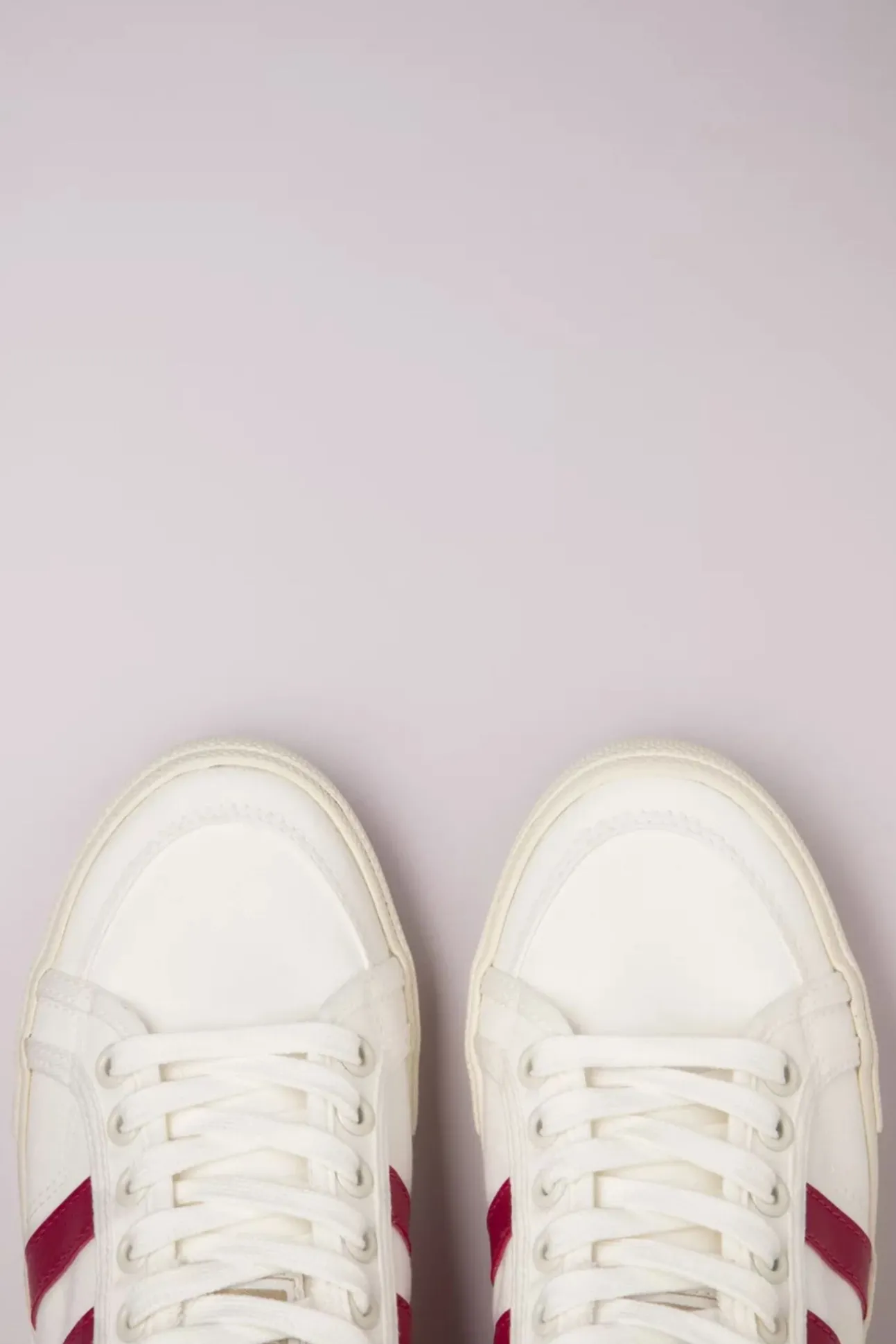 Stratus Tennis Sneakers In Gebroken Wit En Bessenbrood